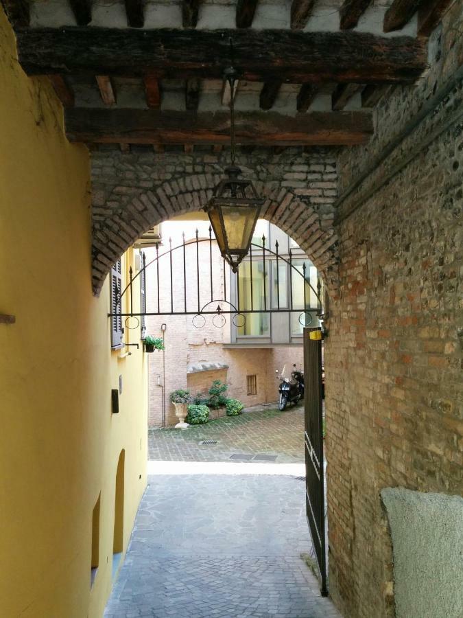 Honey House Parma Apartment ภายนอก รูปภาพ