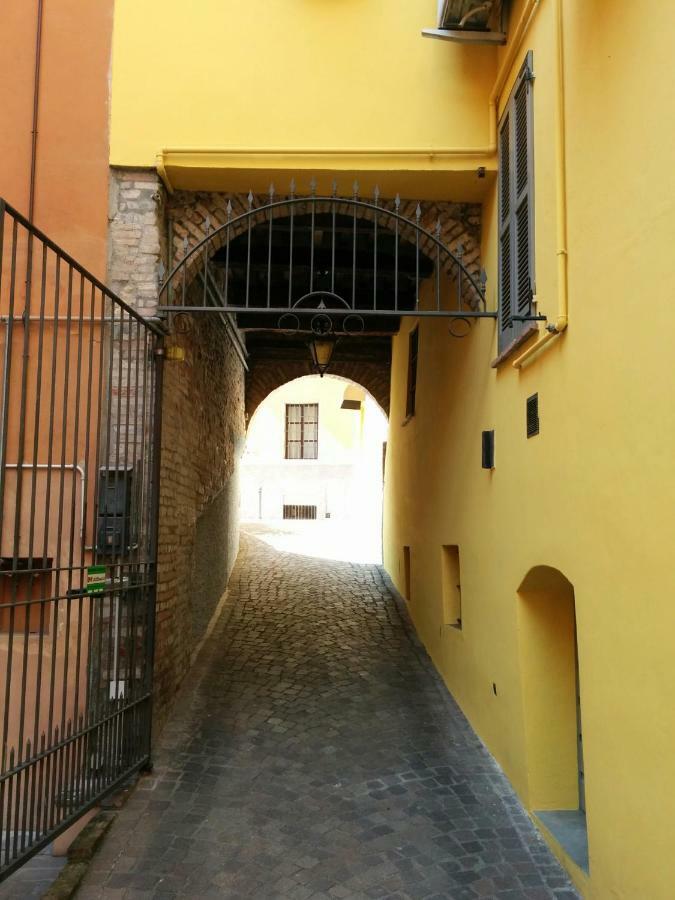 Honey House Parma Apartment ภายนอก รูปภาพ